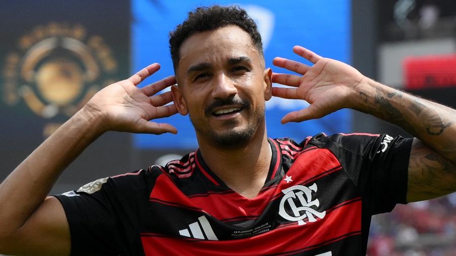 Danilo comemora gol marcado pelo Flamengo contra o Chelsea no Mundial Danilo comemora gol marcado pelo Flamengo contra o Chelsea no Mundial