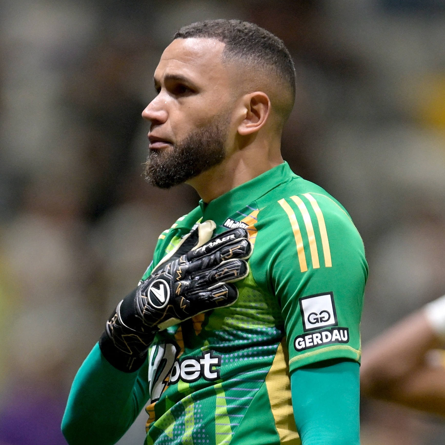 Atlético-MG tem Everson herói nos pênaltis, evita vexame e avança