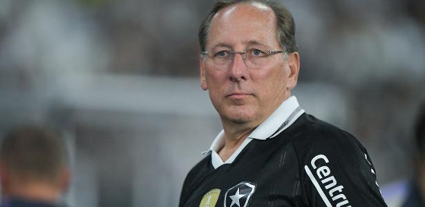 Helio de La Peña: Botafogo à venda