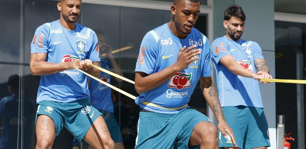 Ancelotti faz novos testes na seleção e coloca Rayan e Léo entre titulares