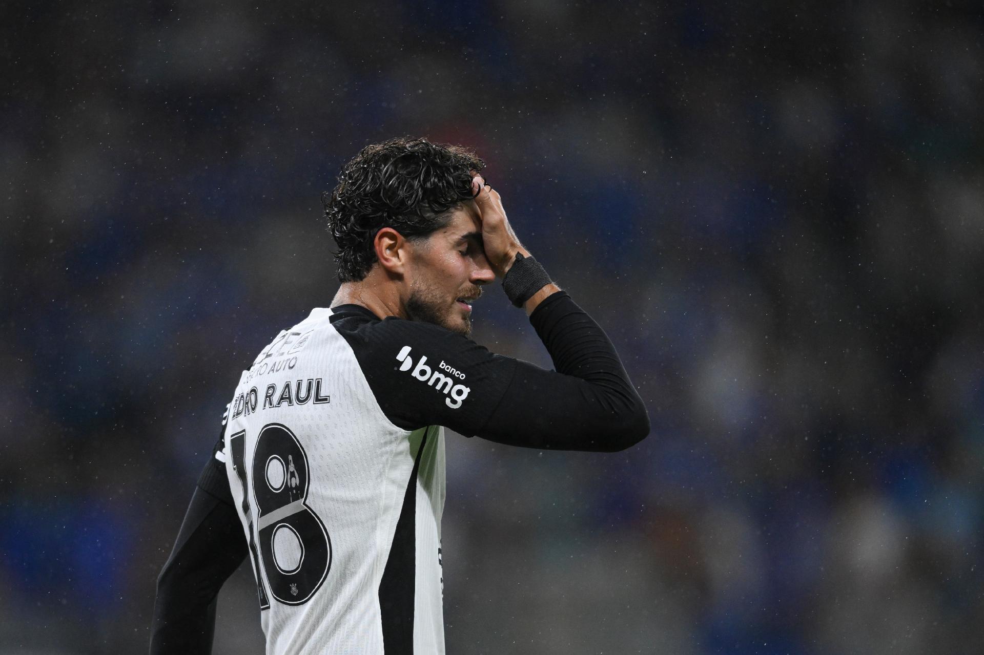Pedro Raul, durante partida contra o Cruzeiro, pelo Campeonato Brasileiro - undefined
