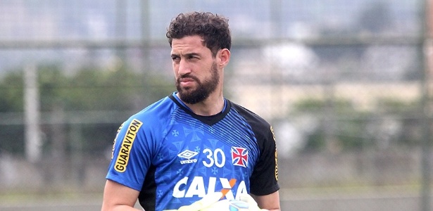Martín Silva estará com o Uruguai no mesmo dia em que corintianos estarão com o Brasil - Paulo Fernandes / Site oficial do Vasco