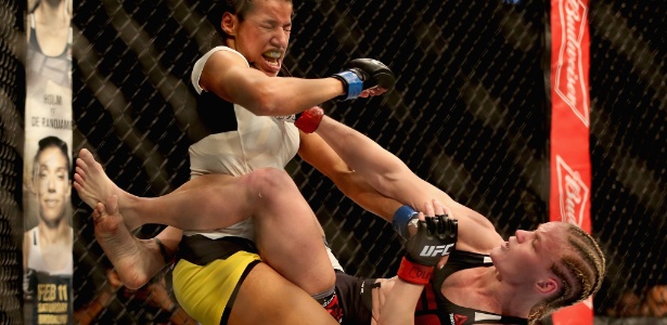 Valentina Shevchenko (à direita) finalizou Julianna Peña no UFC Colorado - Matthew Stockman/Getty Images