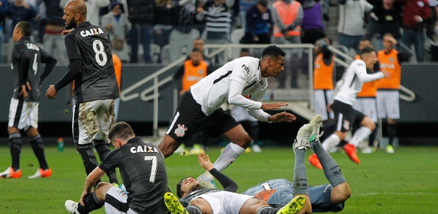 Jô marcou após jogada de Pedrinho contra o Botafogo - Daniel Vorley/AGIF