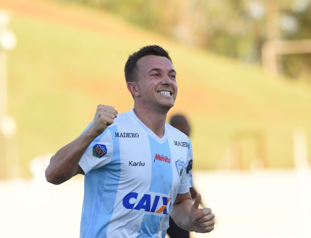 Artilheiro da Série B, Dagoberto reencontrou boa fase com a camisa do Londrina - Gustavo Oliveira/Londrina EC