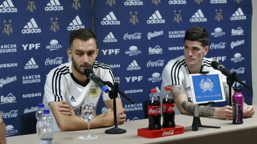 German Pezzella e Rodrigo de Paul, jogadores da seleção da Argentina, concederam entrevista coletiva hoje - Divulgação/@Argentina
