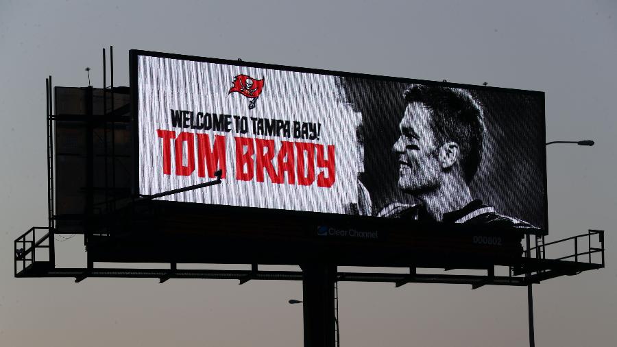 Banner em Tampa Bay dá as boas vindas a Tom Brady, reforço dos Buccaneers - Kim Klement/USA TODAY Sports