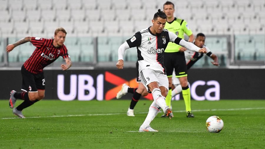 A líder Juventus e o Milan se enfrentam nesta terça, em partida do Campeonato Italiano - Valerio Pennicino/Getty Images