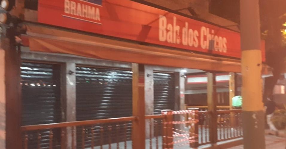 Bar em que a torcida do Flamengo costuma se reunir nos arredores do Maracanã está fechado