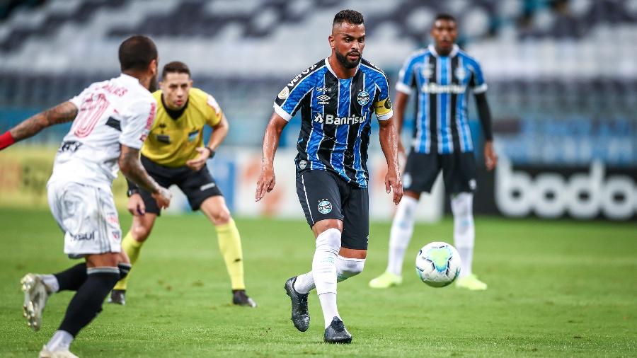 Maicon, do Grêmio, em campo contra o São Paulo pelo Brasileirão 2020 - LUCAS UEBEL/GREMIO FBPA
