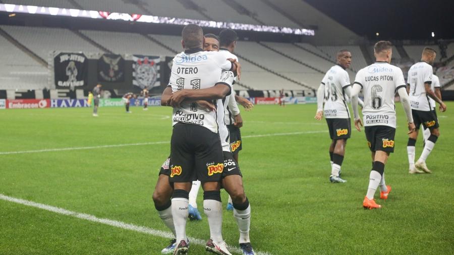 Jogadores do Corinthians comemoram primeiro gol contra o Ituano, pelo Paulistão - Rodrigo Coca / Agência Corinthians