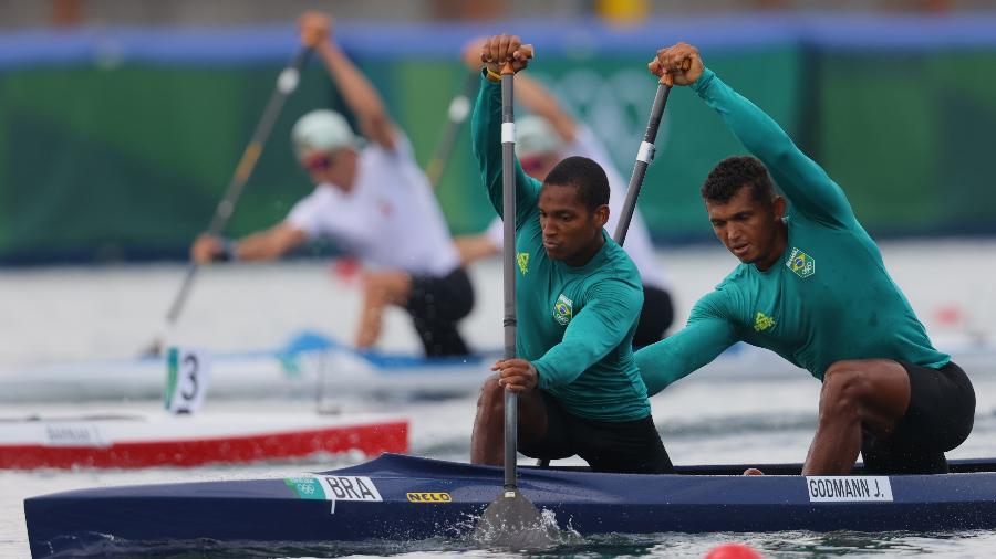 Isaquias Queiroz e Jacky Godmann durante classificatórias da canoagem  - REUTERS/Maxim Shemetov