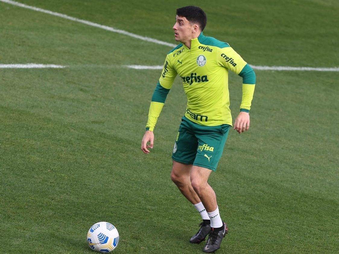 Com suspensões no setor defensivo, Piquerez deve estrear pelo Palmeiras contra o Atlético-MG