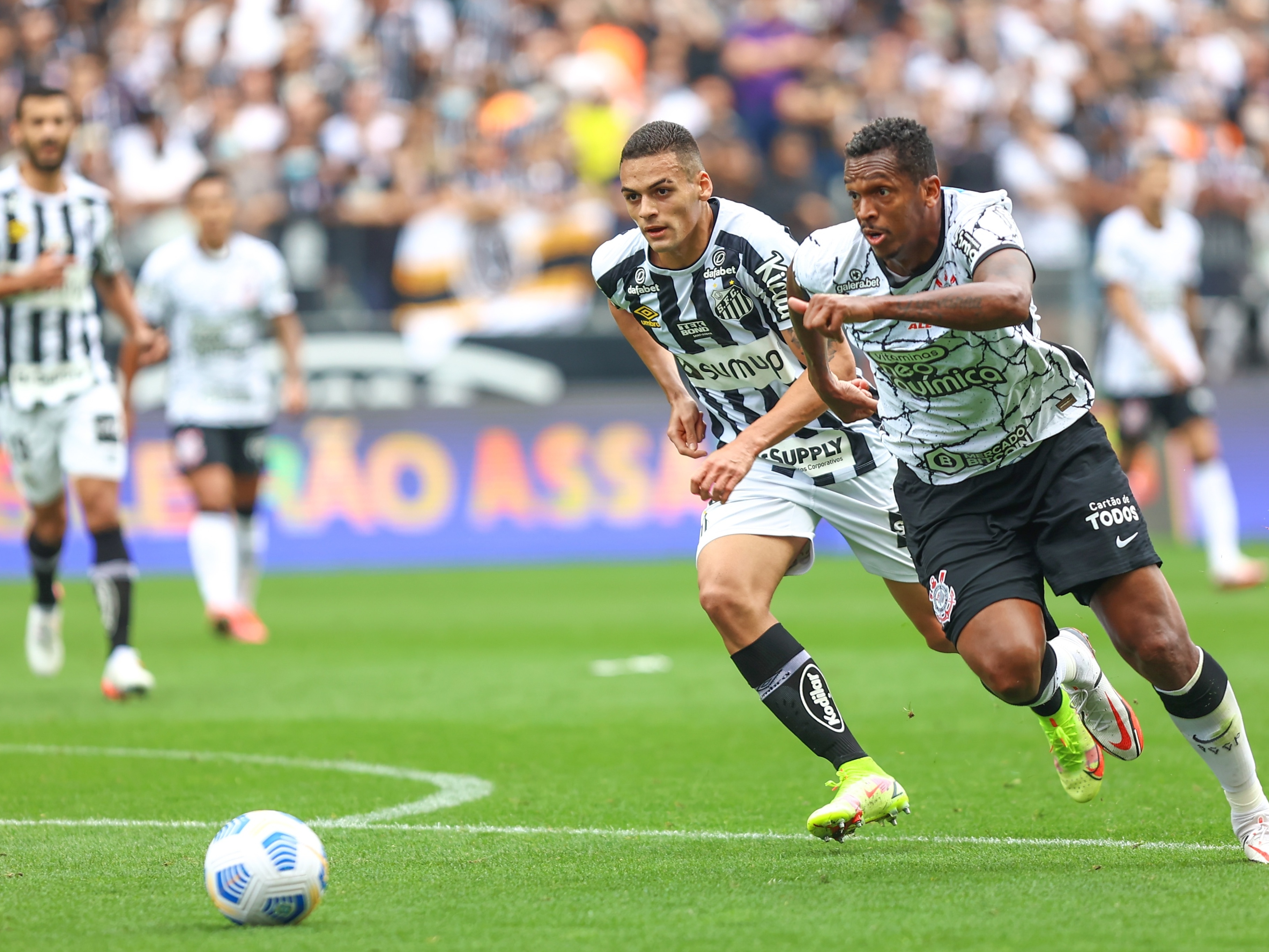 Corinthians sai atrás e busca empate com o Goiás na Neo Química