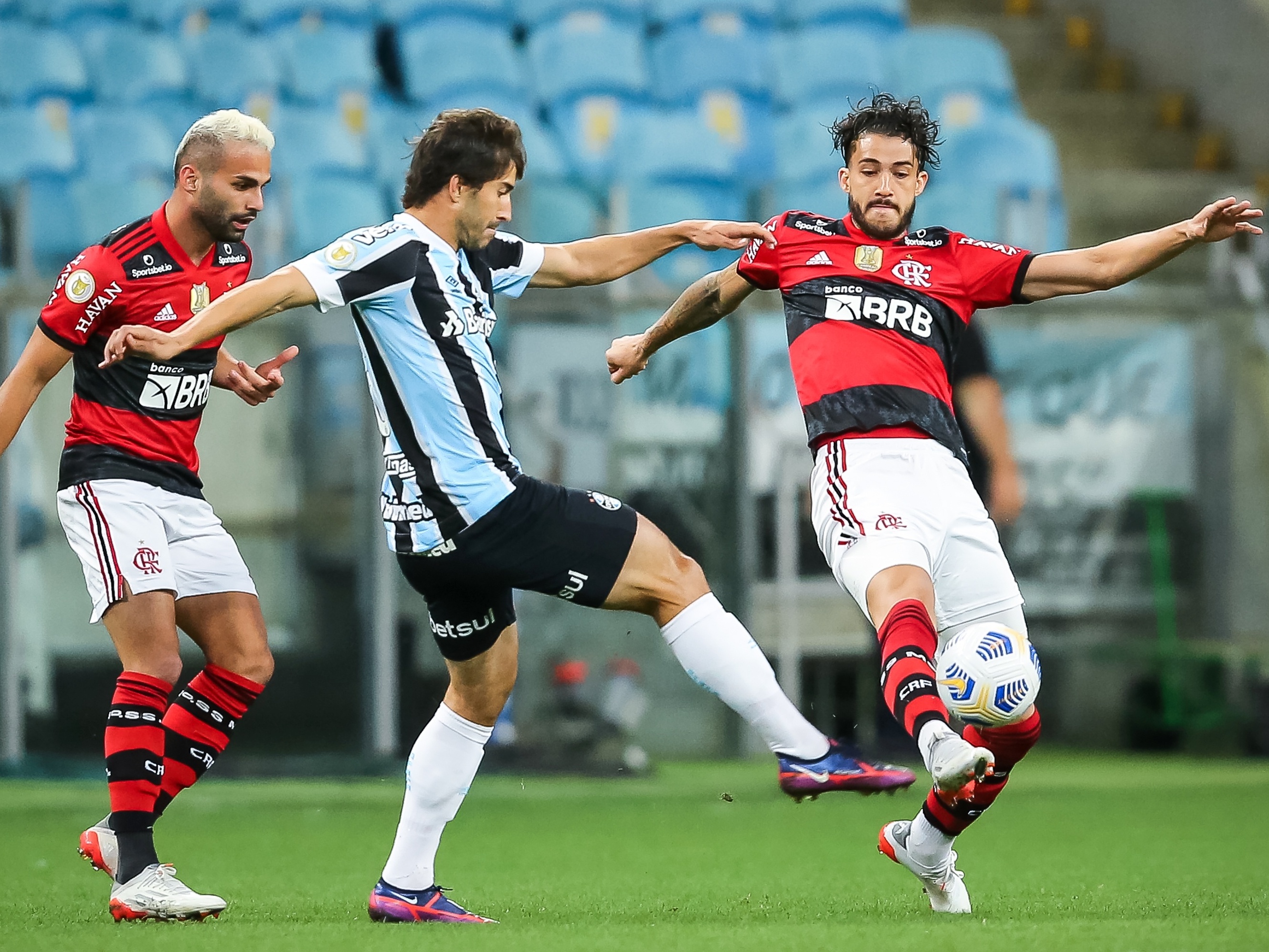 A pedidos da Globo', jogo entre Grêmio e Flamengo é reagendado