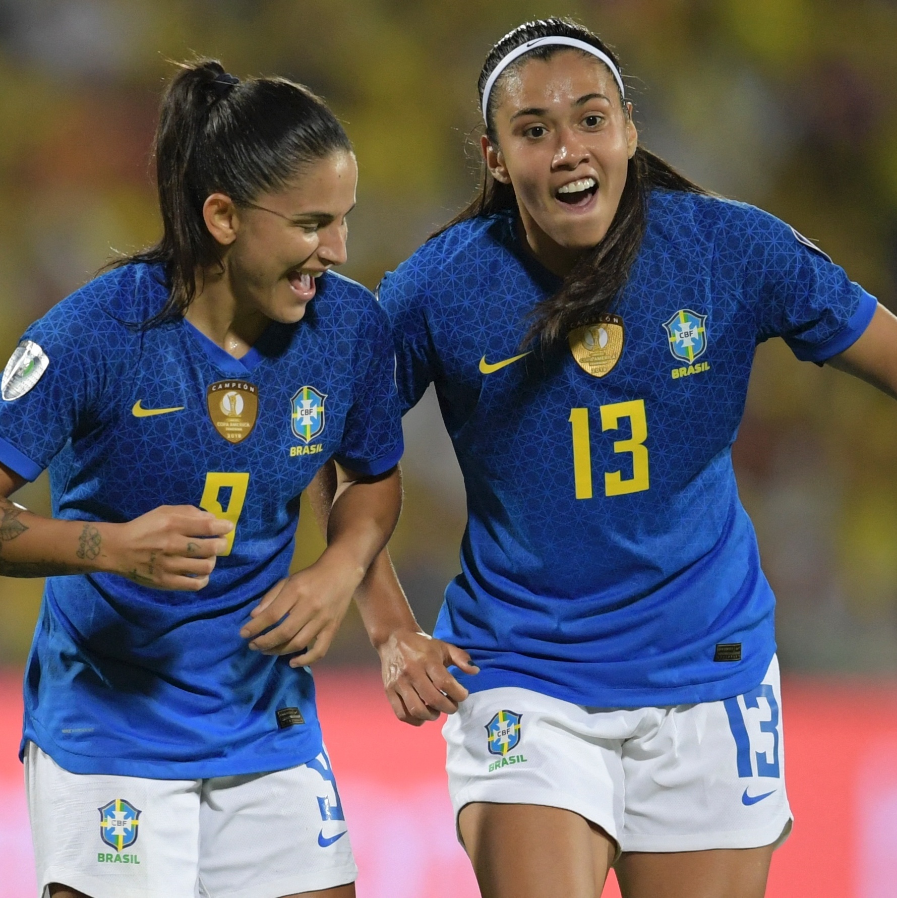 Seleção brasileira feminina bate Colômbia e conquista a Copa