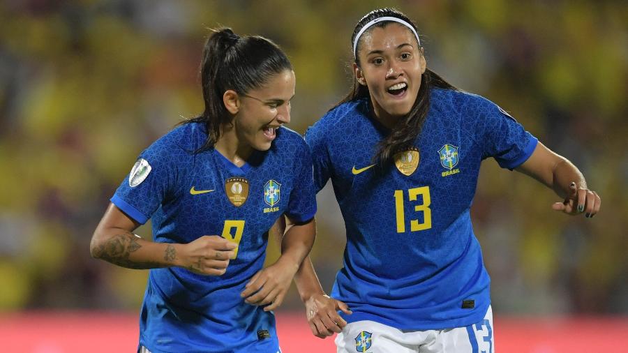 Debinha comemora gol do Brasil contra a Colômbia pela Copa América feminina - RAUL ARBOLEDA / AFP