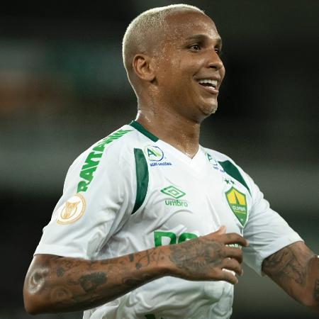 Deyverson comemora gol pelo Cuiabá - Jorge Rodrigues/AGIF