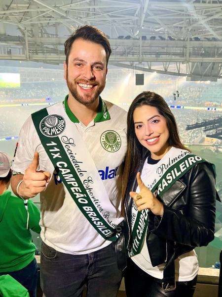 Gustavo Marsengo e Laís Caldas, casal formado no BBB 22, esteve no Allianz Parque no jogo contra o Fortaleza - Reprodução