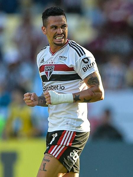 Luciano se iguala a ídolo da camisa 9 do São Paulo como 'maior