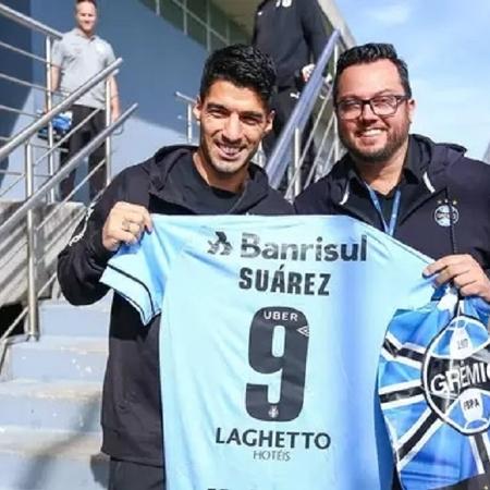 Luis Suárez já ganhou camisa do Grêmio após treinamento - Lucas Uebel/Grêmio