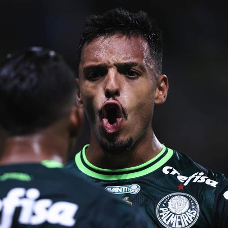 Gabriel Menino, do Palmeiras, comemora após marcar contra a Ferroviária, pelo Paulista - Ettore Chiereguini/AGIF