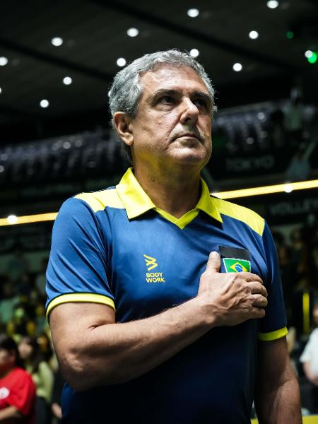 Técnico José Roberto Guimarães, da seleção brasileira feminina de vôlei, que disputará a Liga das Nações a partir desta semana