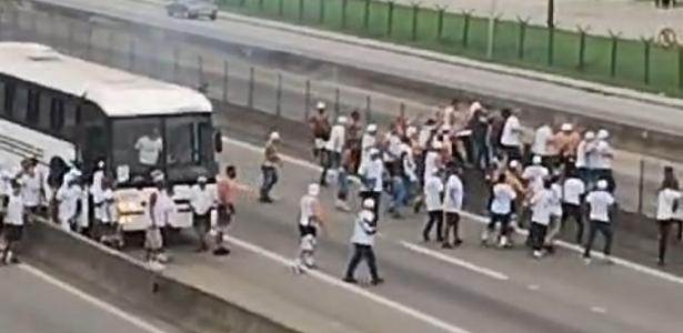 Bloody Clash on Rodovia Presidente Dutra: Organized by Santos vs. Botafogo Fan Fight