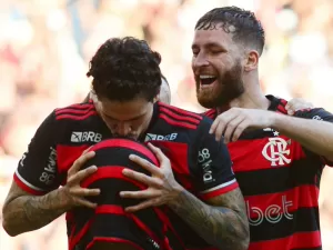 Flamengo leva Flu a décimo clássico sem vencer e faz gol mais bonito do ano