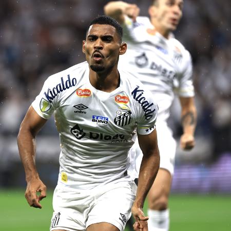 Joaquim comemora gol marcado pelo Santos contra o Bragantino na semifinal do Campeonato Paulista