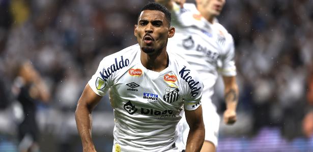 Santos quebra recorde por zagueiro, Corinthians sem uruguaio para próxima partida.