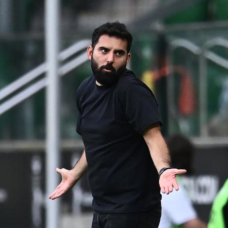 Gonçalo Feio, treinador do Légia Varsóvia, durante jogo contra o Brondby, na Conference League