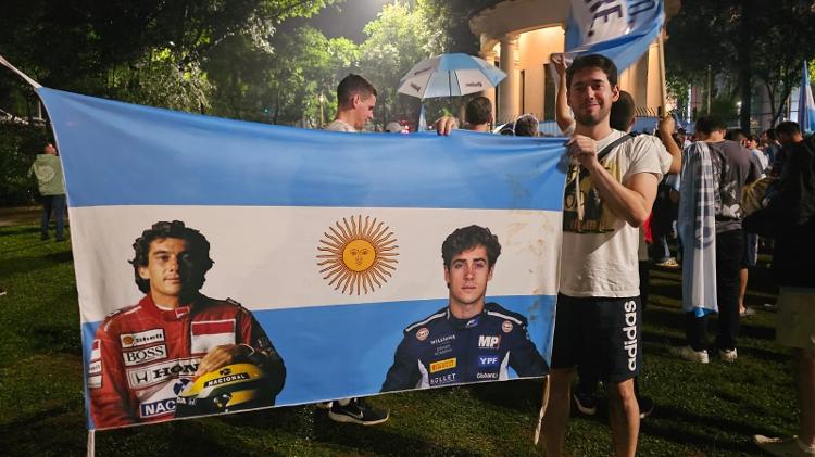 Bandeira da Argentina com os rostos de Franco Colapinto e Ayrton Senna