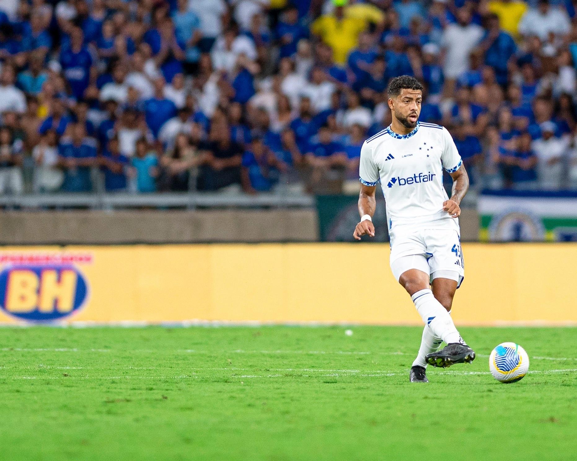 João Marcelo se firma na zaga do Cruzeiro e se torna peça chave na recuperação da equipe