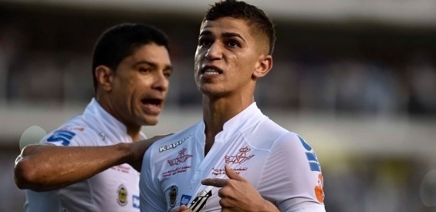 Vitor Bueno está recuperado de lesão na coxa esquerda e enfrenta a Ponte Preta - Divulgação/SantosFC