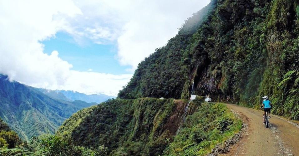 Essa foto da Estrada da Morte foi tirada pela jovem momentos antes da queda