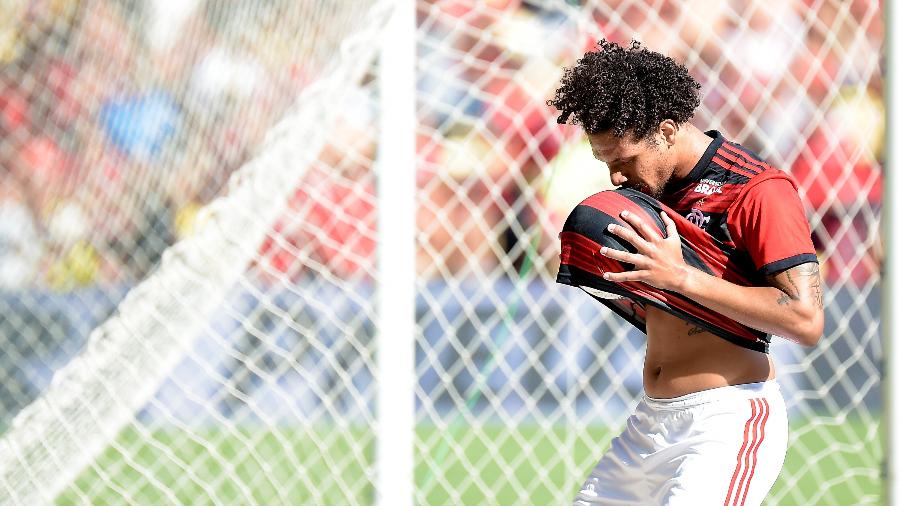 Willian Arão está confirmado entre os titulares do Flamengo - Thiago Ribeiro/Agif
