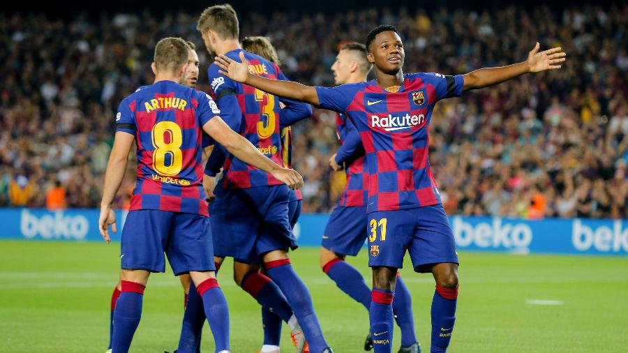 Ansu Fati comemora após marcar pelo Barcelona contra o Valencia - Pau Barrena/AFP