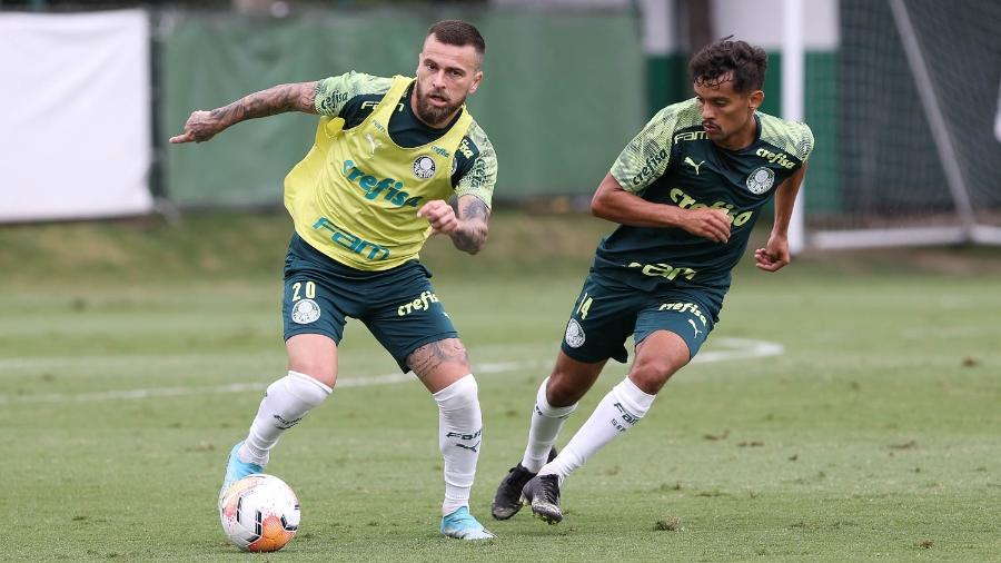 Lucas Lima e Gustavo Scarpa durante treino do Palmeiras na Academia - Cesar Greco