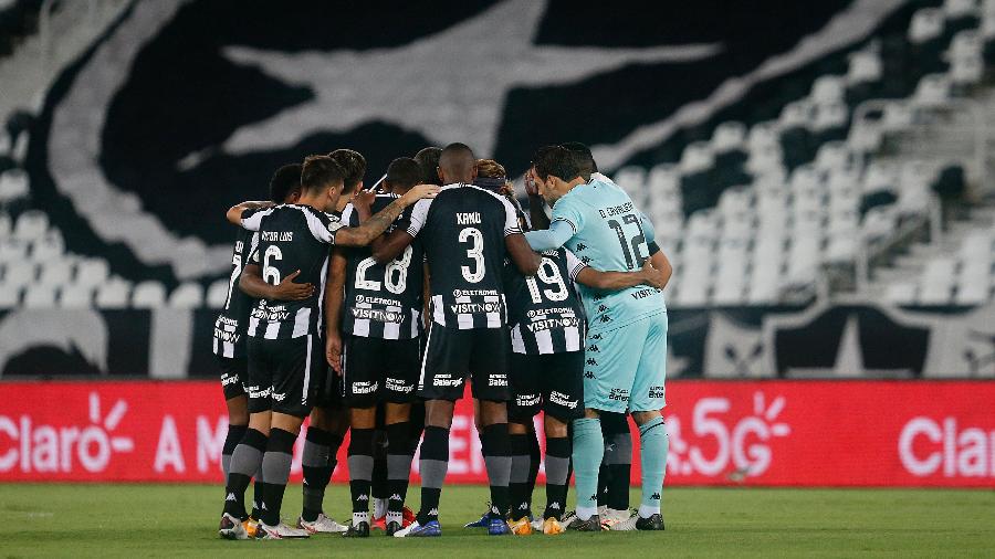 Time do Botafogo reunido antes do duelo contra o Cuiabá, pela Copa do Brasil - Vitor Silva/Botafogo