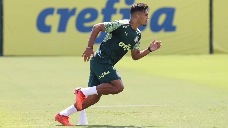 Gabriel Menino durante o treino do Palmeiras desta segunda (05) - Cesar Greco/Palmeiras