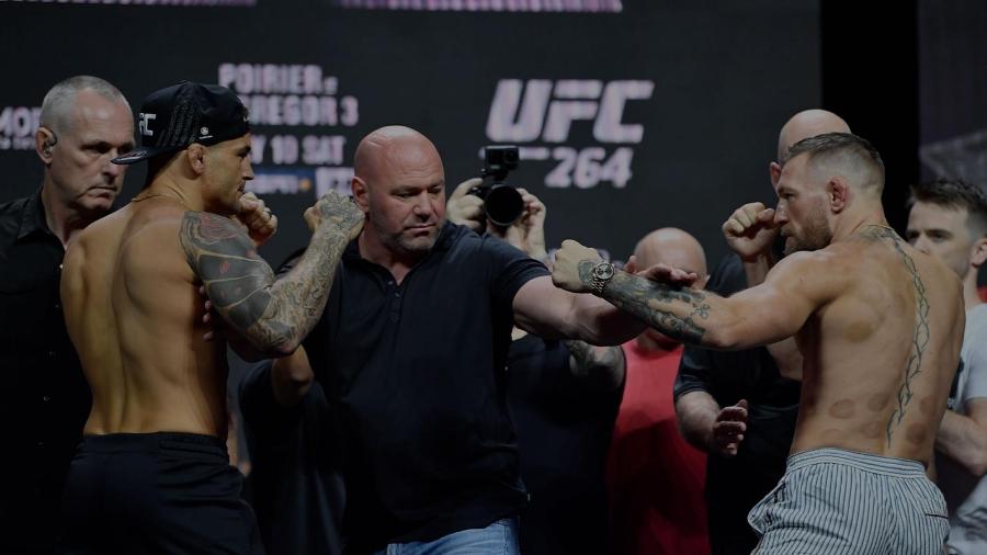 Encarada enter Dustin Poirier e Conor McGregor durante pesagem para o UFC 264 - Divulgação/UFC.com