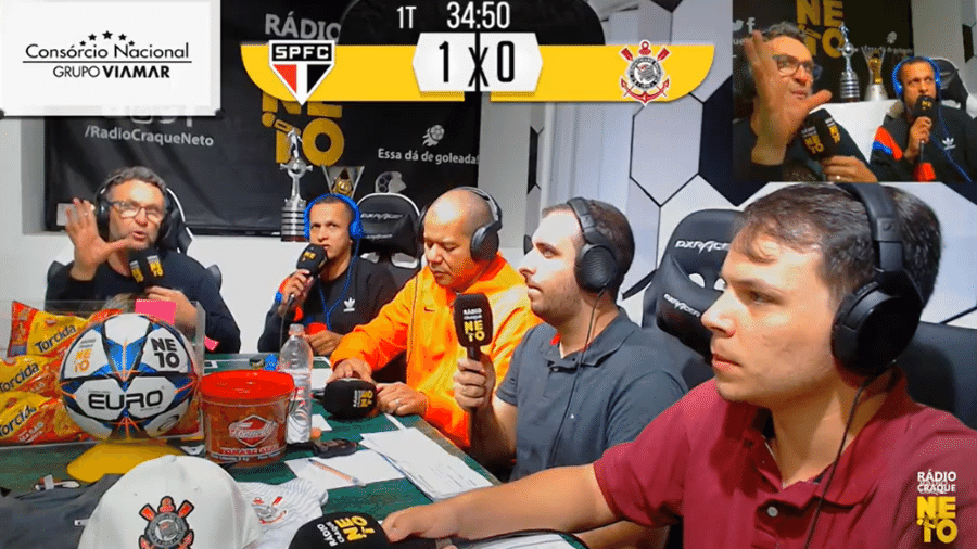 Neto durante a transmissão da partida Corinthians e São Paulo na "Rádio Craque Neto" - Transmissão