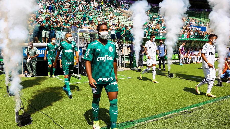 Jogadores de Palmeiras e Santos entram em campo para a final da Copinha - Marcello Zambrana/AGIF