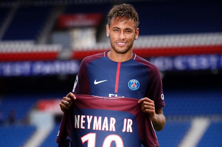 Neymar é apresentado pelo PSG, em 2017 Neymar é apresentado pelo PSG, em 2017