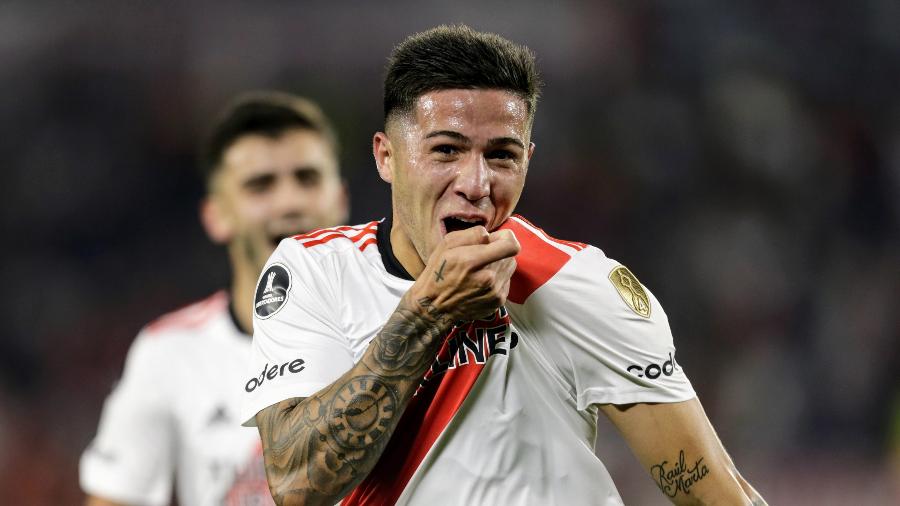 Enzo Fernández, do River Plate, comemora seu gol na partida contra o Fortaleza, pela Libertadores - Fotobairesarg/Fotobairesarg/AGIF