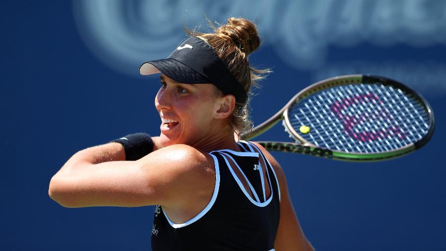 Bia Haddad, durante partida contra Simona Halep, no Aberto de Toronto - Vaughn Ridley/Getty Images