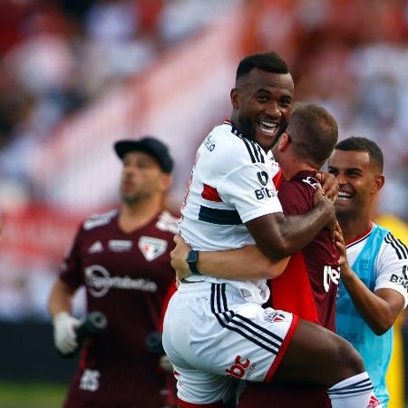 Luan comemora gol marcado pelo São Paulo sobre o Botafogo-SP em jogo do Paulistão - Thiago Calil/AGIF