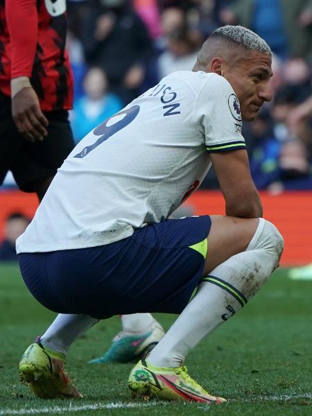 Richarlison se lamente durante o jogo entre Tottenham x Bournemouth pela Premier League - Stephanie Meek - CameraSport/CameraSport via Getty Images