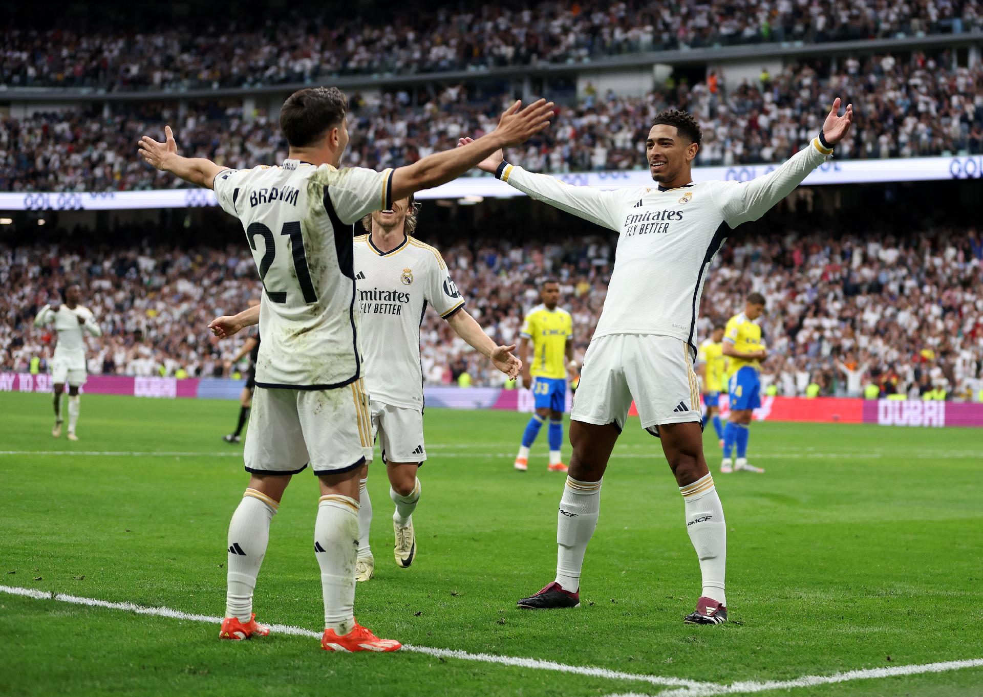 Real Madrid durante a vitória contra o Cádiz (Foto: Florencia Tan Jun/Getty Images)